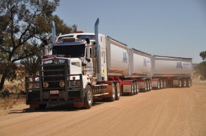 Boomerang end tipper road train